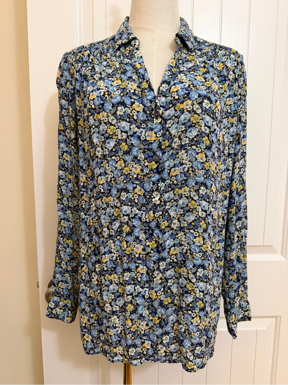 J. Jill Blue and Yellow Floral with Half Placket Button Neckline Sz Large